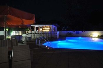 Sarti Plaza Hotel ภายนอก รูปภาพ